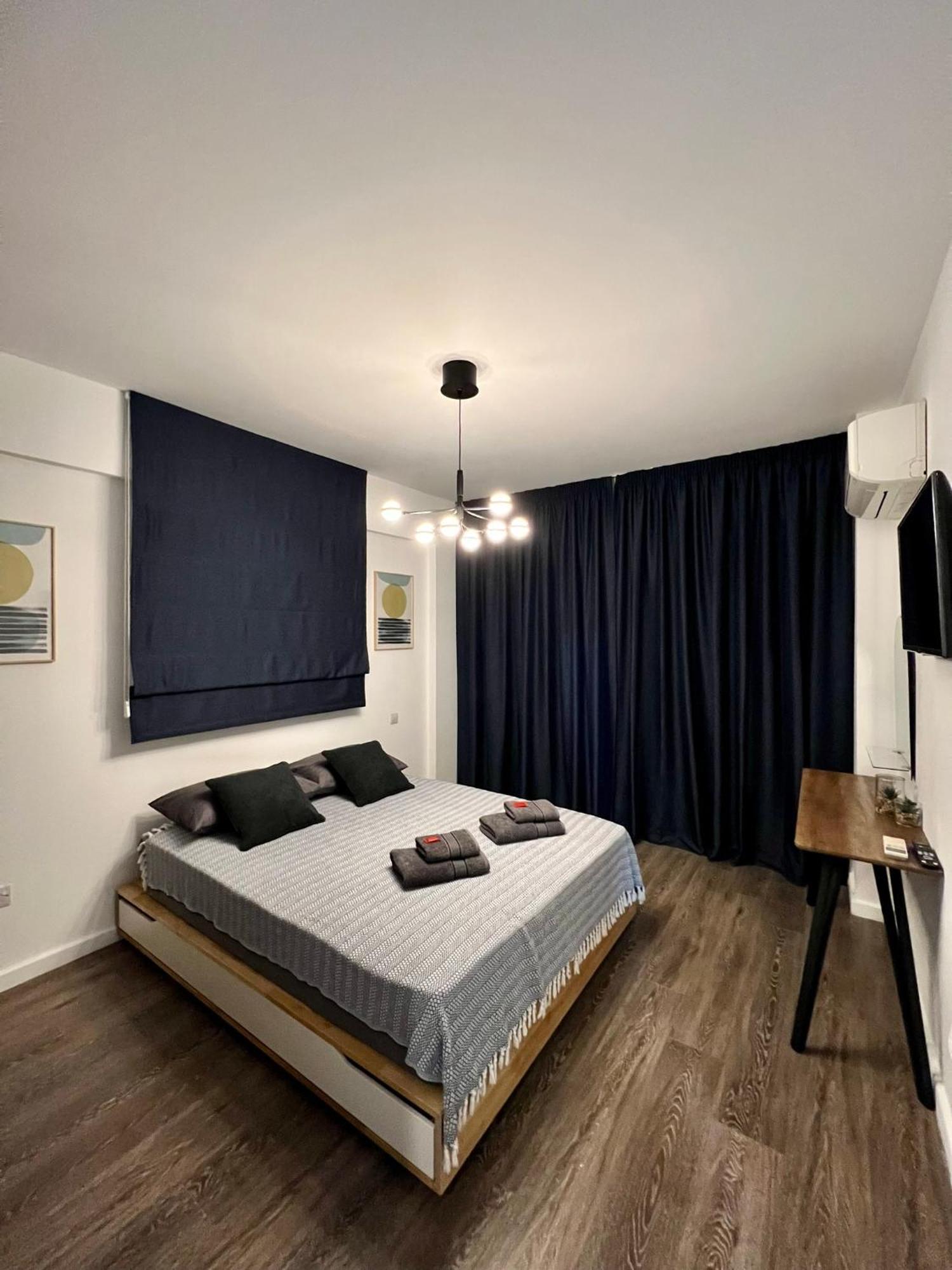Fat Cow Apartments Larnaca Extérieur photo