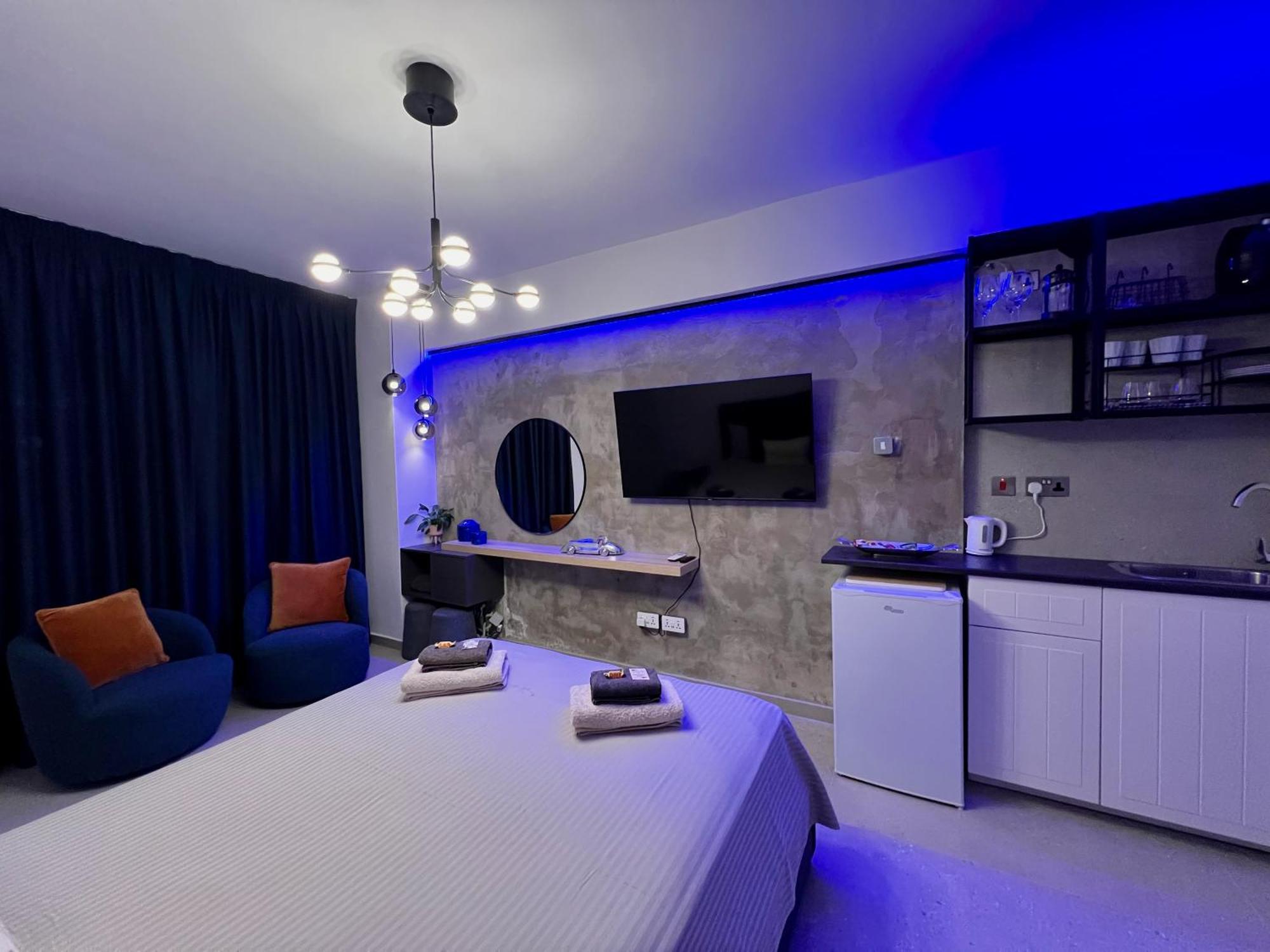 Fat Cow Apartments Larnaca Extérieur photo