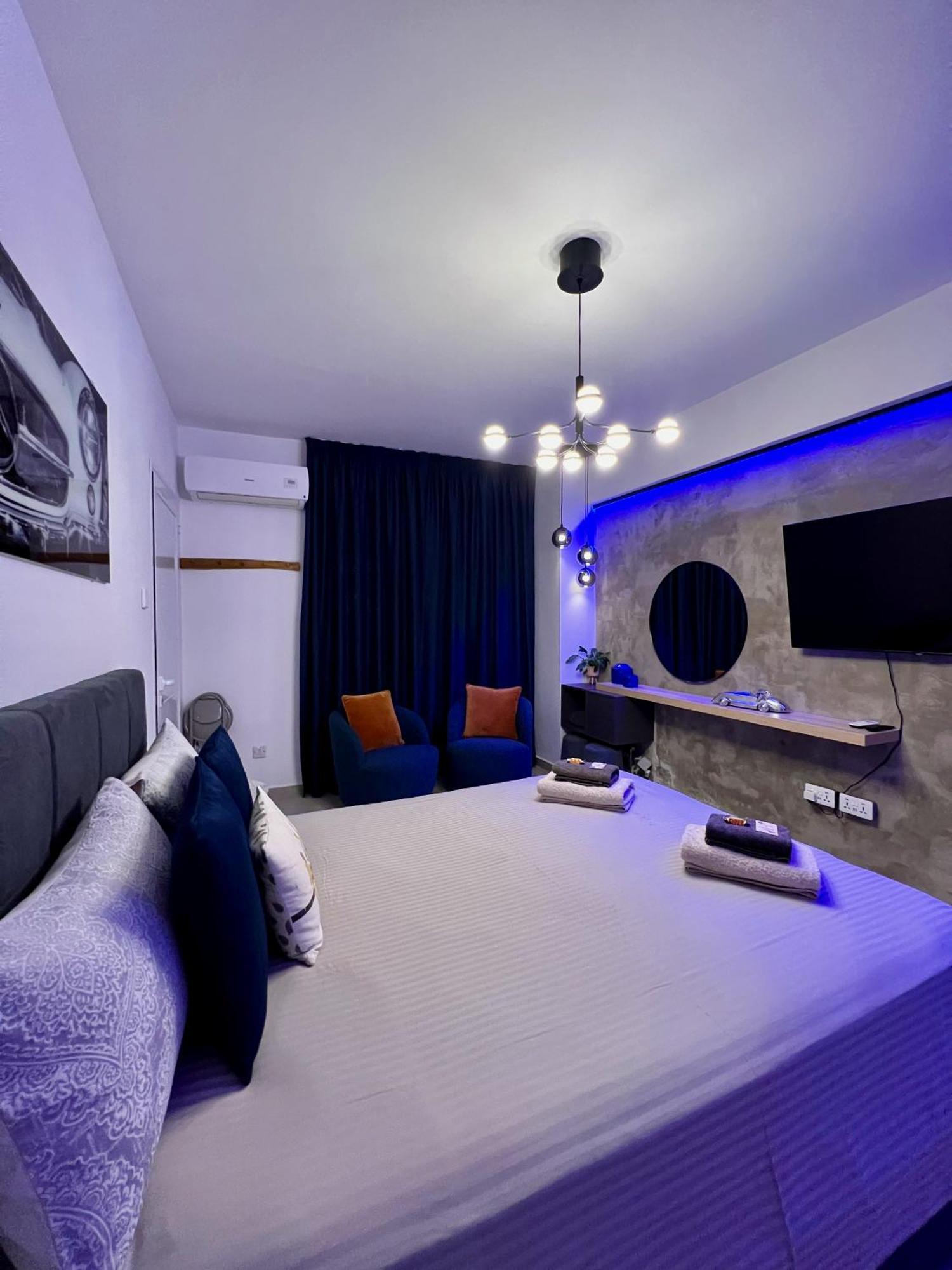 Fat Cow Apartments Larnaca Extérieur photo