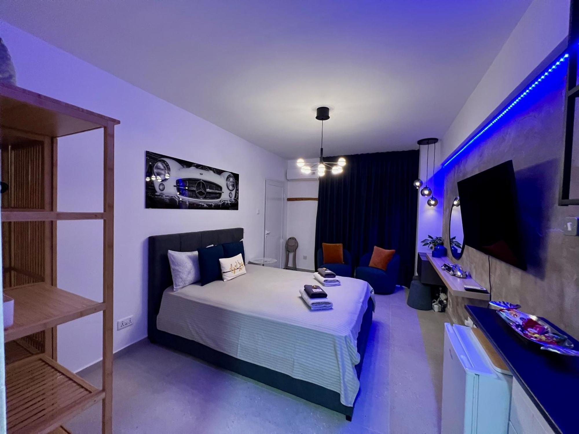 Fat Cow Apartments Larnaca Extérieur photo