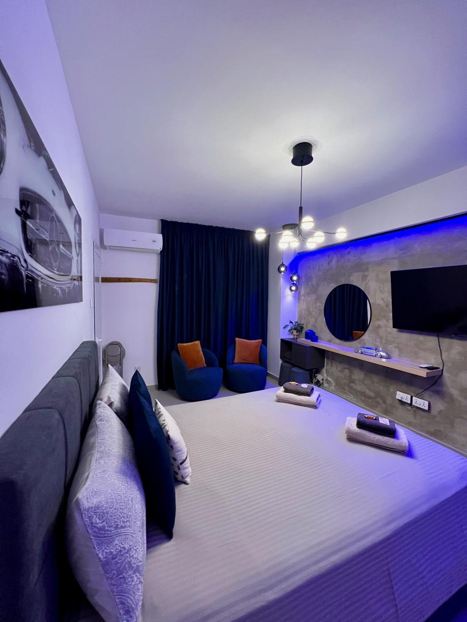 Fat Cow Apartments Larnaca Extérieur photo