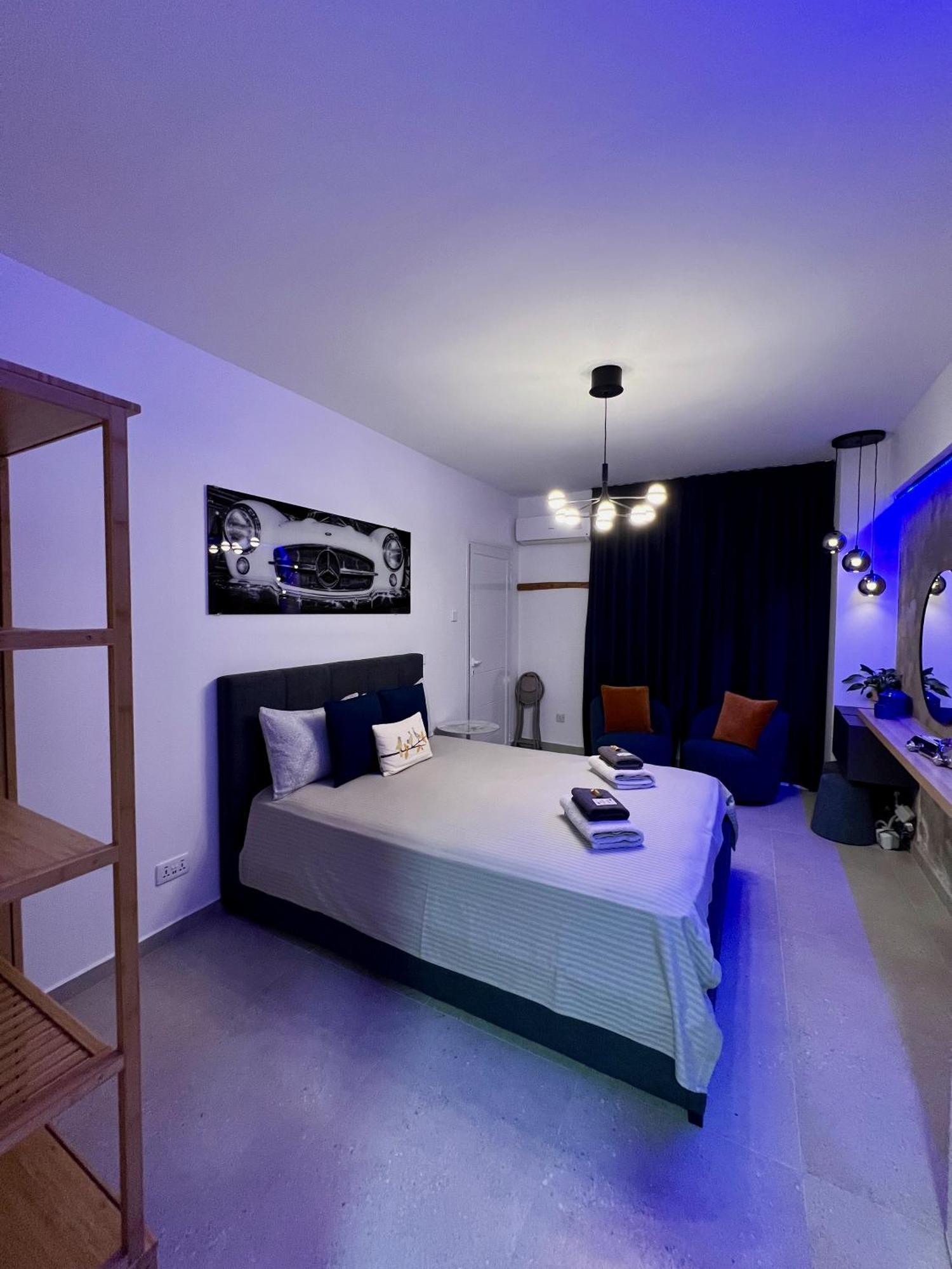 Fat Cow Apartments Larnaca Extérieur photo
