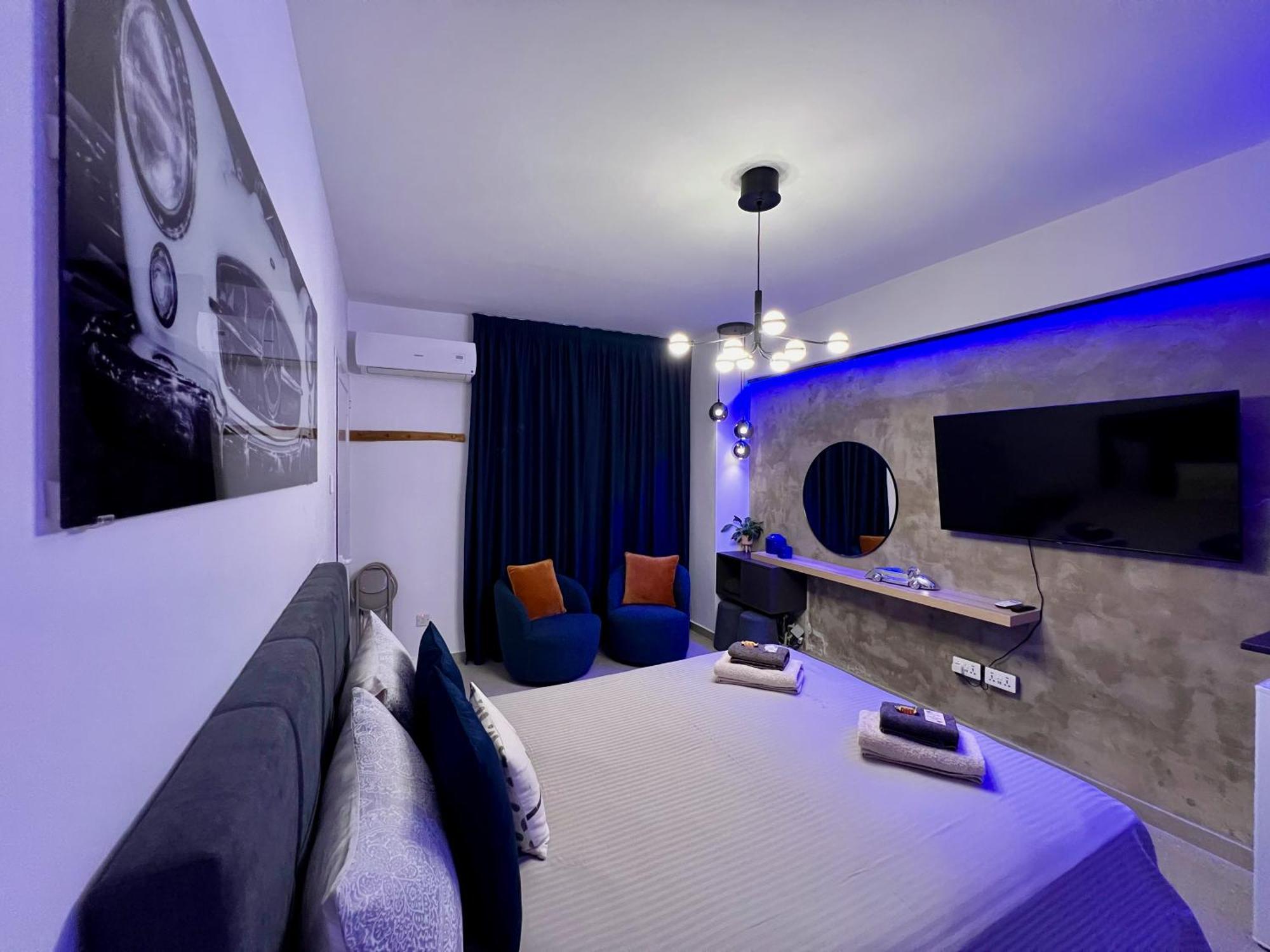 Fat Cow Apartments Larnaca Extérieur photo